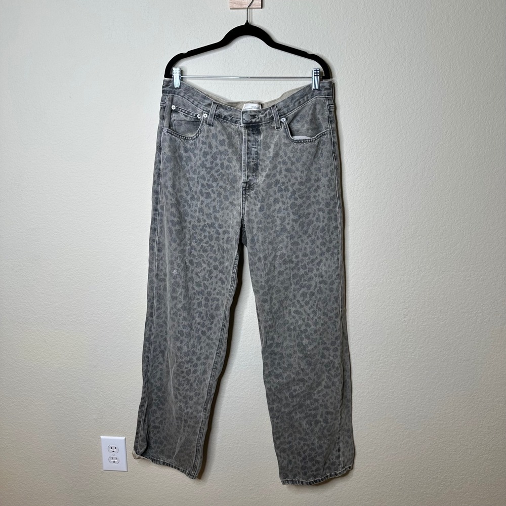 Universal Thread Grey Leopard Print Mid Rise 90s Baggy Jeans Size 12 Button Fly